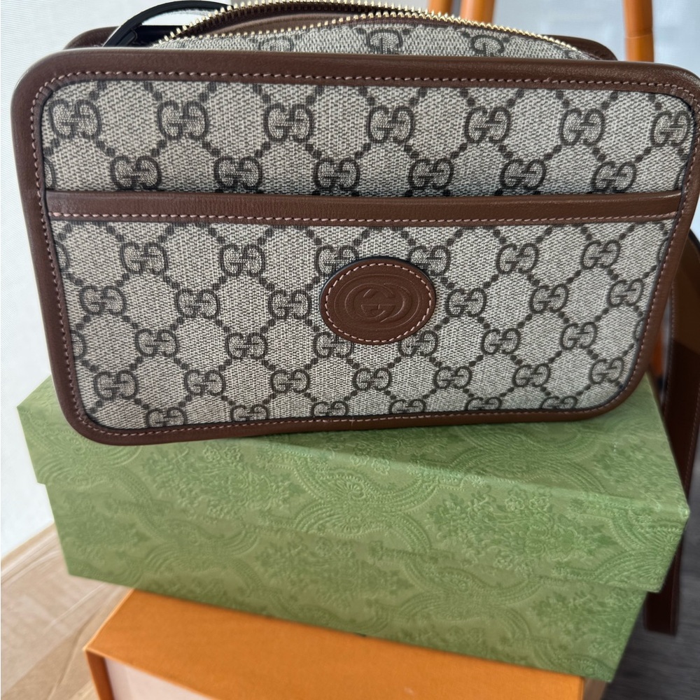 Gucci- GG Supreme Monogram Azalea